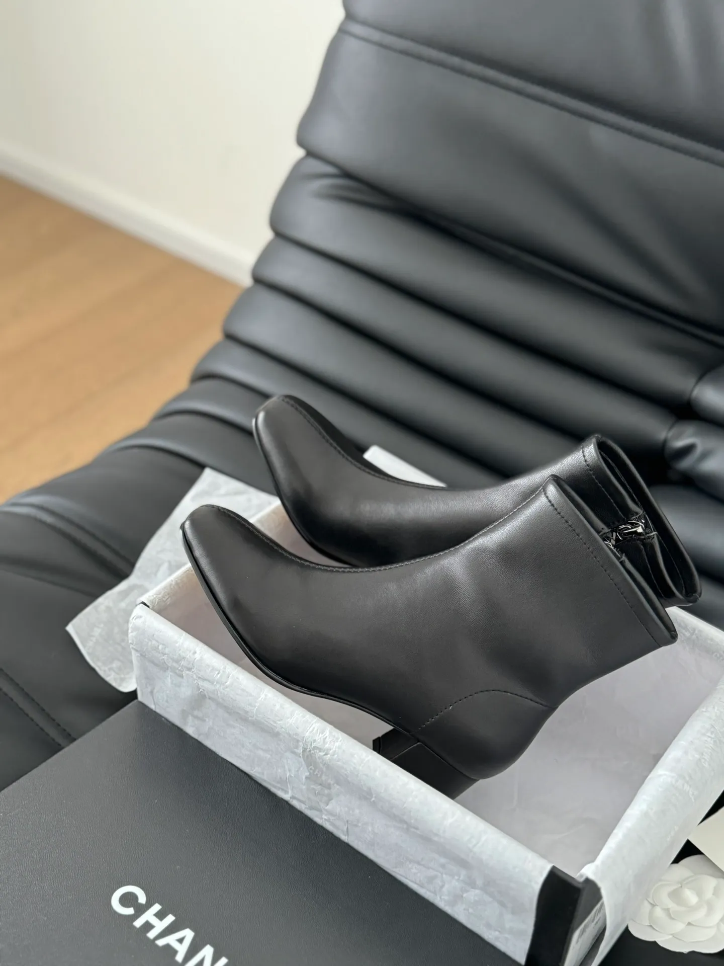 👟👟Ex-factory price 640👟👟 Purchasing-grade Chanel classic new stretch boots series! The leather texture is super good, and the upper is delicate ~ Calfskin upper, sheepskin lining, original outsole! Size:35-39 Other sizes are determined